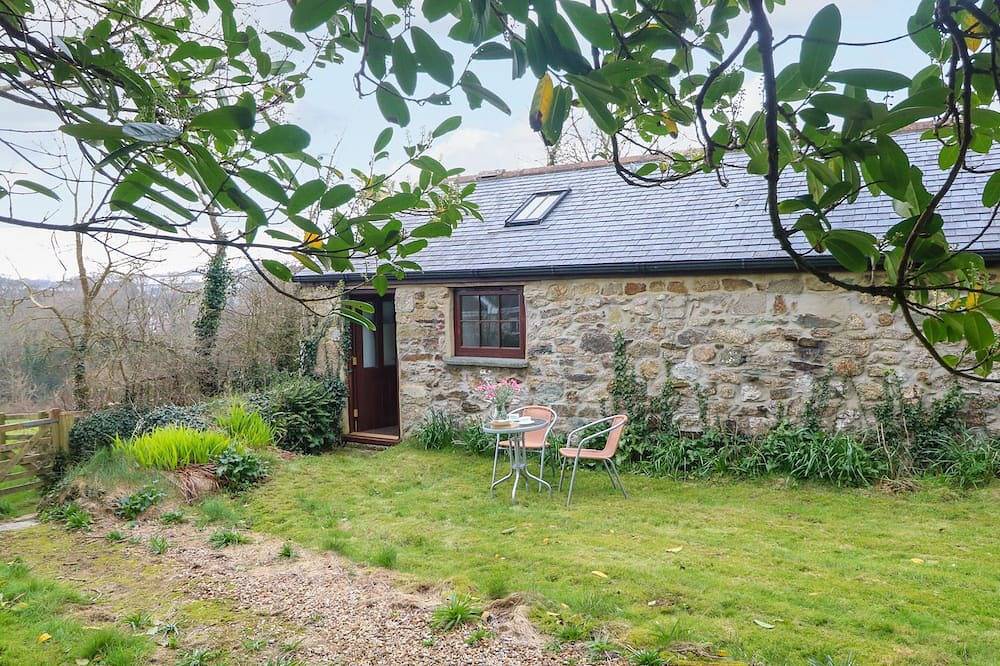Little Tregarrick, with a garden in Helston in Helston, Cornwall