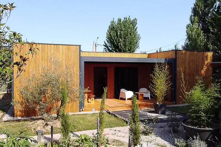 Location de vacances pour 2 personnes, avec jardin à Ayguesvives
