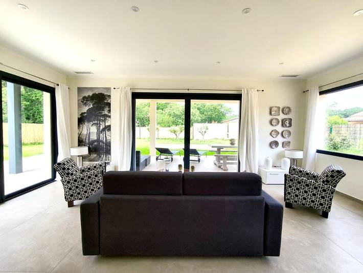 Location de vacances pour 6 personnes, avec vue ainsi que jardin et piscine à Fontarèches - 2