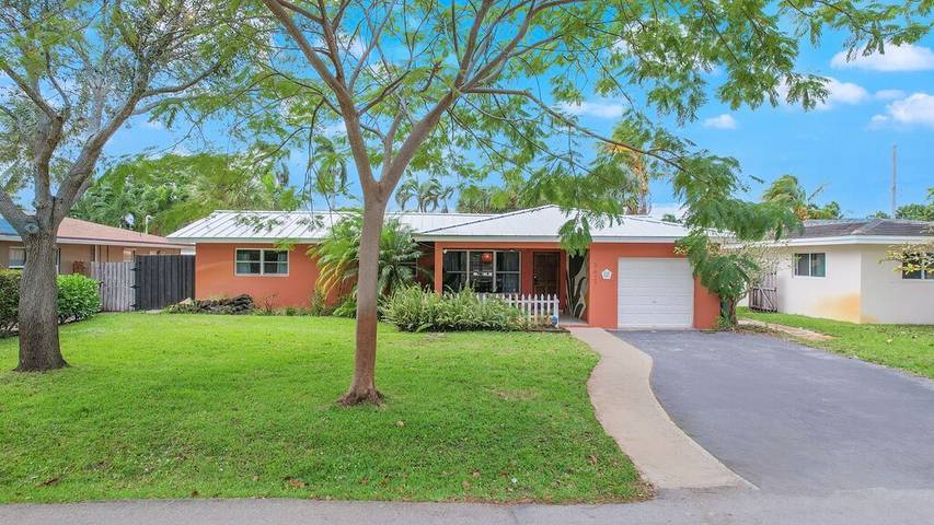 Vacation rental for 8 people, with yard and hot tub in Oakland Park