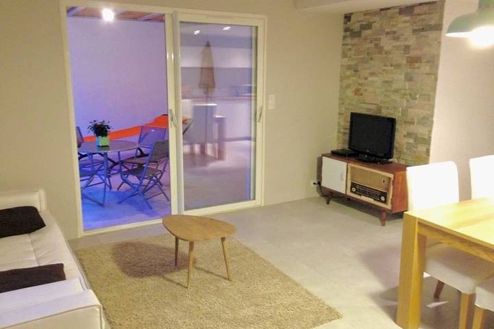 Appartement entier, Appartement lumineux avec cour ensoleillée, havre de paix dans un hameau typique in Dolus-d'Oléron, Côte de Beauté