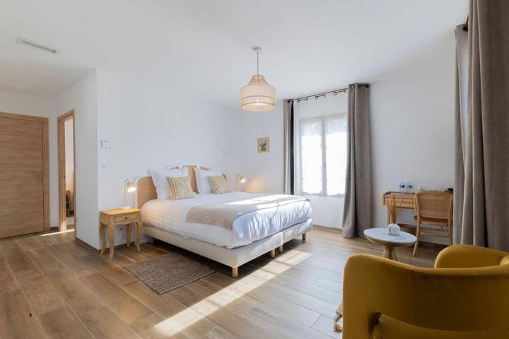 Hôtel pour 2 personnes, avec jardin et vue à La Roquebrussanne - 4