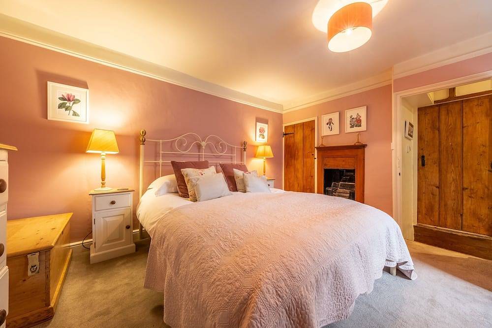 Yew Tree Cottage, Blakeney, Norfolk in Blakeney, Norfolk Coast