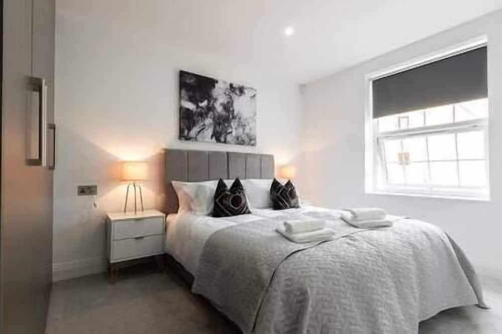 Entire apartment, Luxurious 2 Bedroom Apartment in Spelthorne, Colne Valley Park