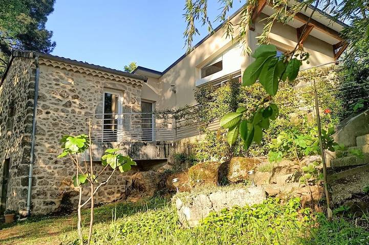 Maison de vacances pour 2 personnes, avec terrasse et jardin à Aubenas