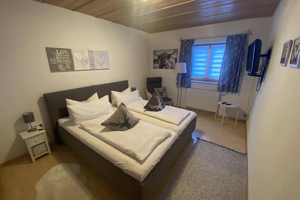 Ferienhaus 80qm, Terrasse, 2 Schlafzimmer, Wohnzimmer, Wlan, Tv, max. 4Personen in Ruhpolding, Bayerische Alpen