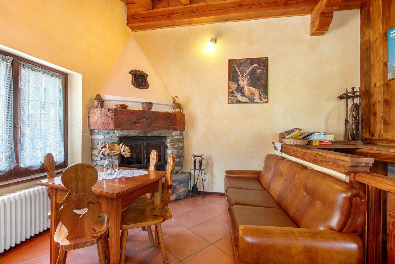 Ganze Wohnung, Ferienwohnung 'Alloggio La Tour' mit Bergblick, Privatem Garten und Balkon in Saint-Pierre (Aostatal), Comune di Saint-Pierre