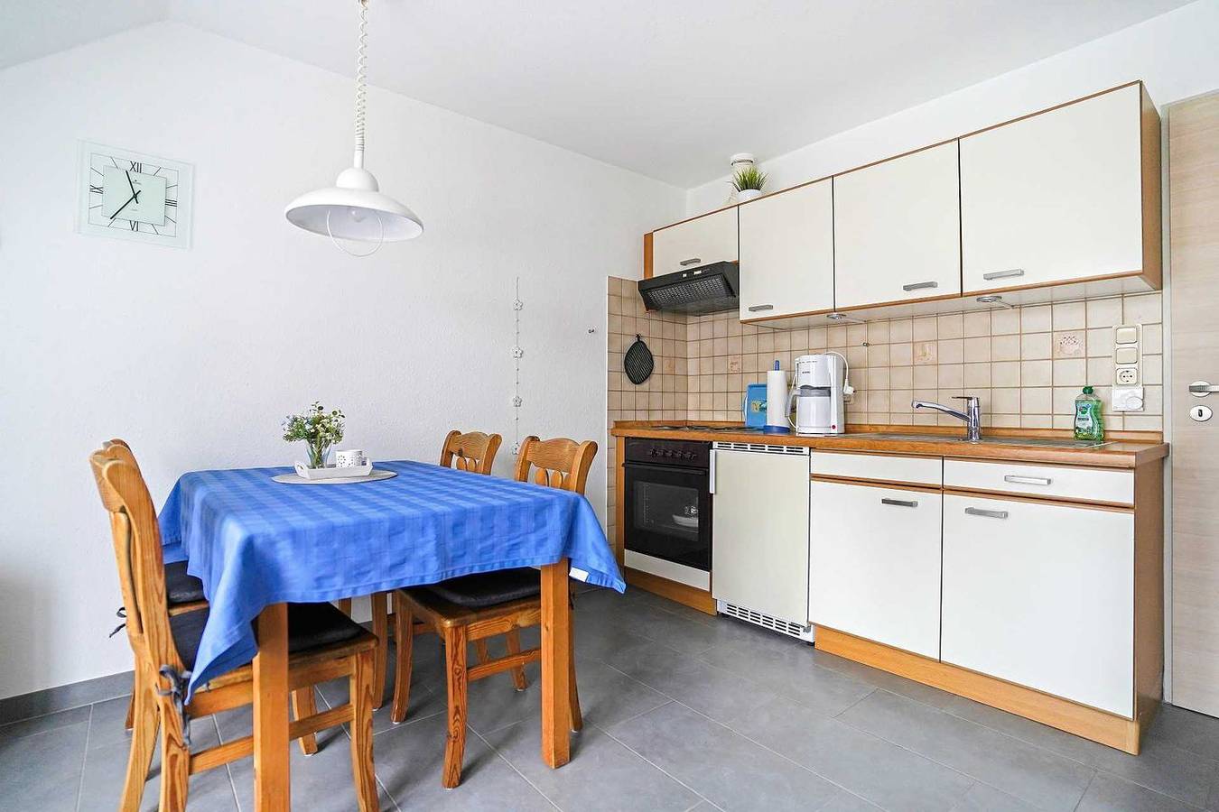 Apartamento entero, Apartamento en primera línea de playa con balcón y surf a 1 km in Norddeich, Norden y sus alrededores