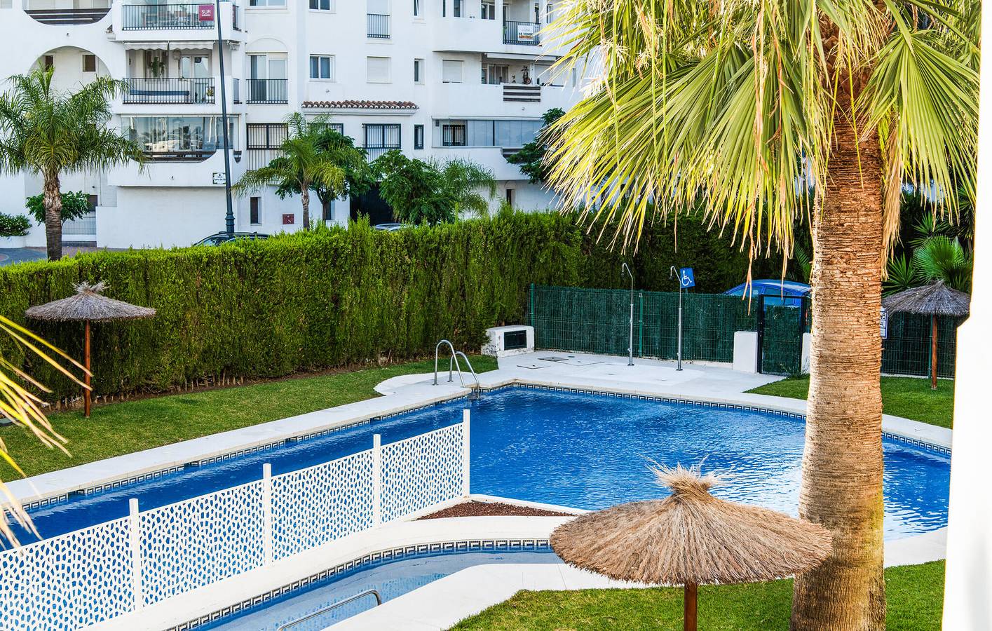 Appartamento intero, Appartamento vista mare con piscina e parcheggio in Puerto Deportivo de Estepona, Estepona