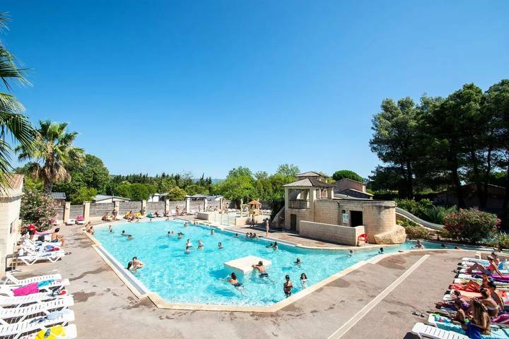 Camping pour 4 personnes, avec terrasse