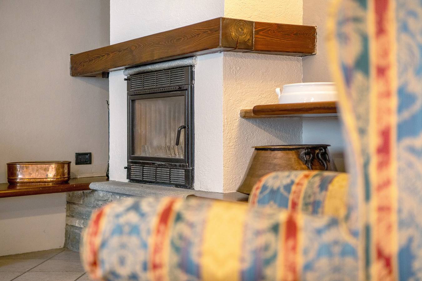 Entire apartment, Holiday Apartment "La Maison Du Coeur" with Balcony & Wi-Fi in Estaod, Comune di Montjovet
