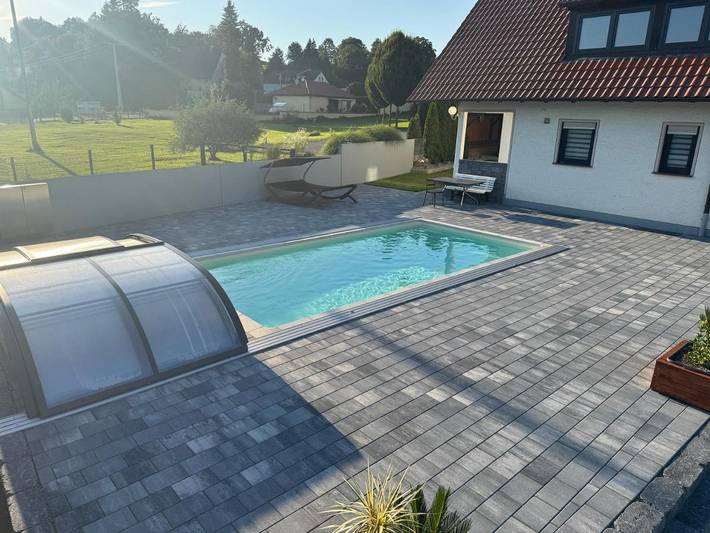Ferienhaus für 10 Personen, mit Balkon und Terrasse sowie Garten und Pool in Mengen