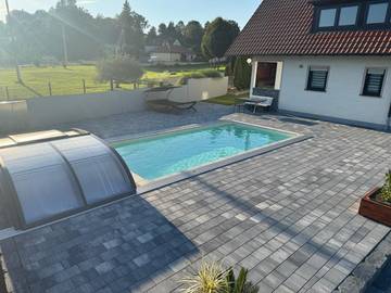 Ferienhaus für 10 Personen, mit Pool und Ausblick sowie Garten, mit Haustier in Mengen