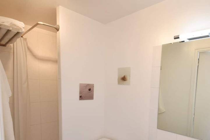 Gîte pour 2 personnes, avec jacuzzi et terrasse ainsi que jardin et sauna à Laon - 4