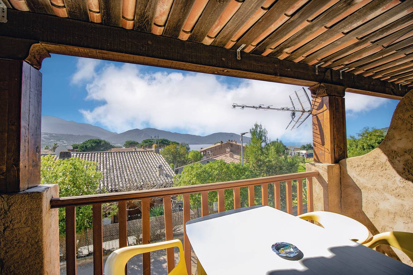 Entire apartment, L'Azzura 80m from the Beach – Sea and Mountain View, Private Terrace, Air Conditioning and Wi-Fi in Appietto, Ajaccio region