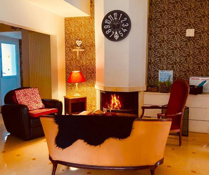 Gîte pour 12 personnes, avec piscine ainsi que vue et jardin à Pierry - 3