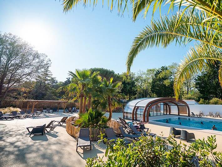 Static caravan for 4 people, with Terrace and Children pool as well as Pool in Ile de Re
