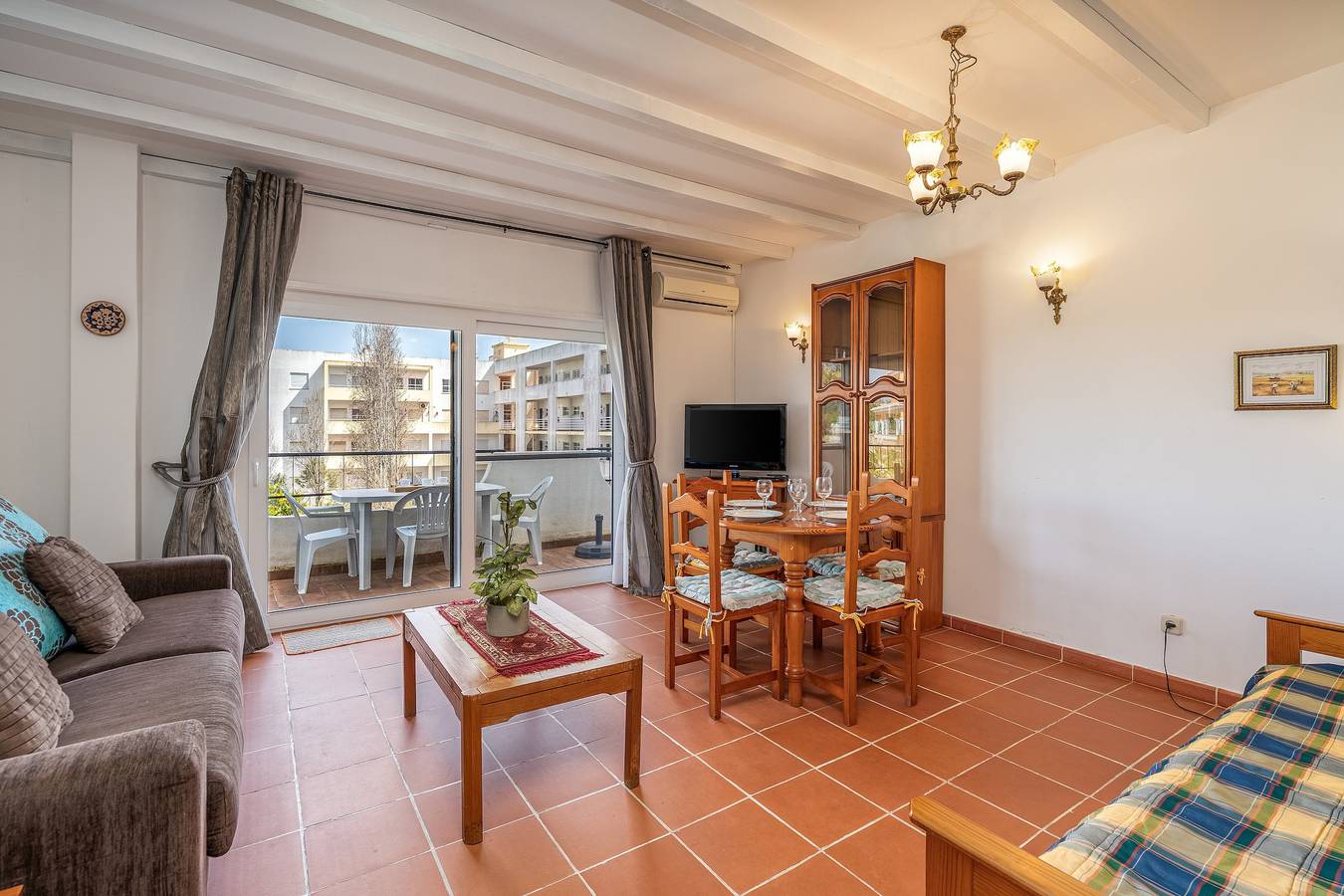 Appartamento intero, Appartamento 'Casa Doce' con piscina condivisa, Wi-Fi e aria condizionata in Alvor, Distretto di Faro