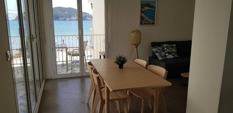Gîte pour 5 personnes, avec vue et terrasse dans Plage de Saint-Cyr sur Mer Les Lecques - 2