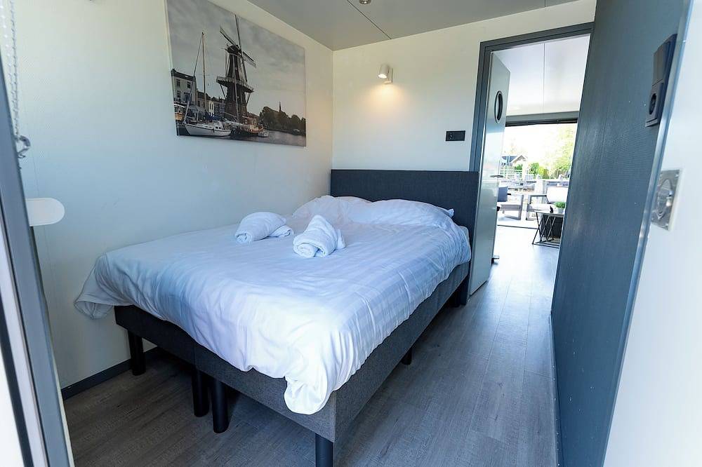 Huren Luxe Houseboat in en op het water in watersportdorp Heeg! in Heeg, IJsselmeer