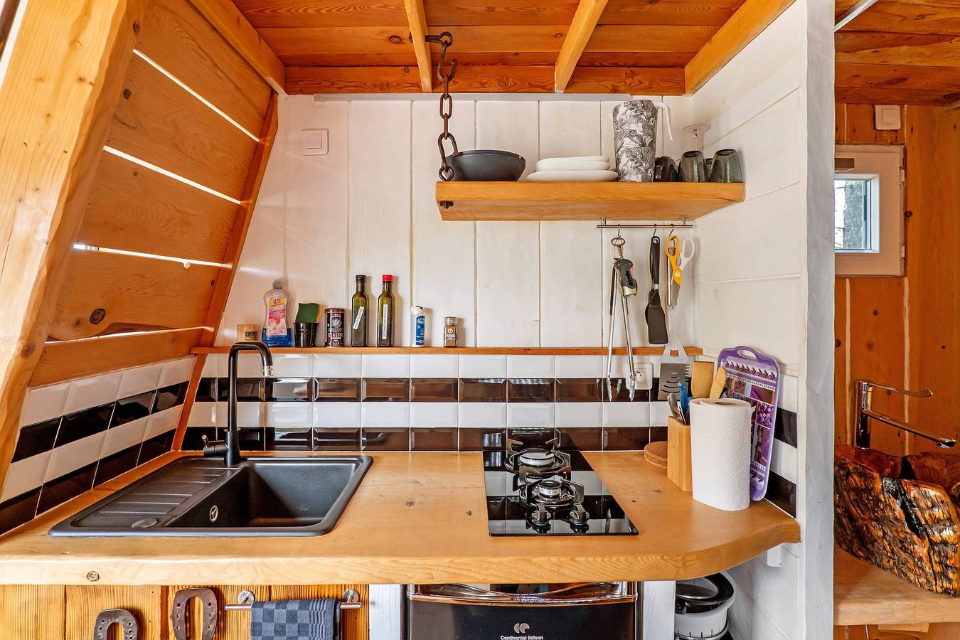Maison de vacances 'La Tiny House De Peggy' avec vue sur la montagne, terrasse privée et climatisation in Sisteron, Région de Forcalquier