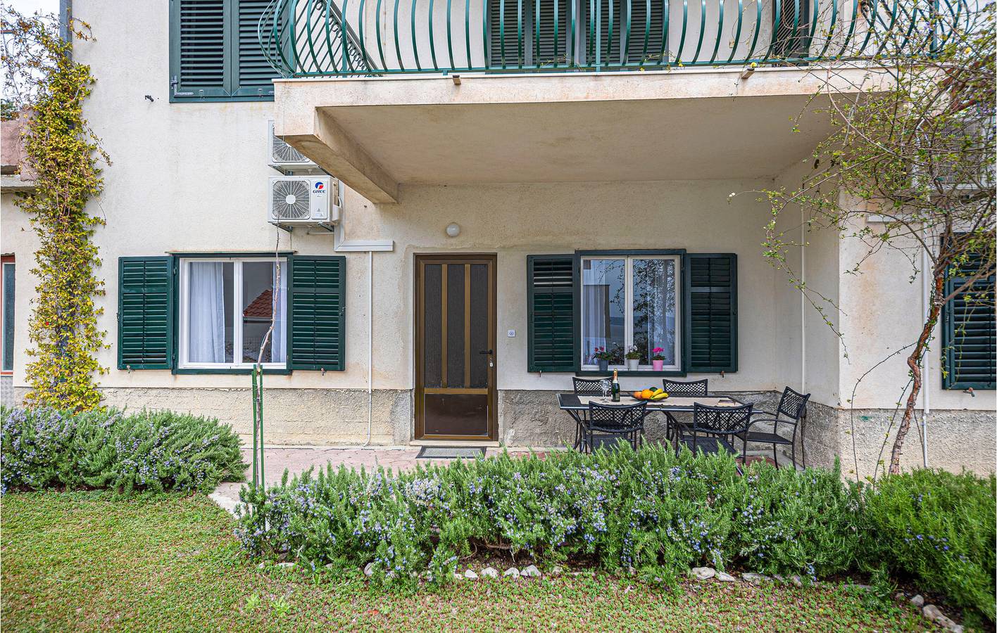Ganze Ferienwohnung, Ferienwohnung für 2 Personen mit Terrasse in Podstrana, Split-Dalmatien