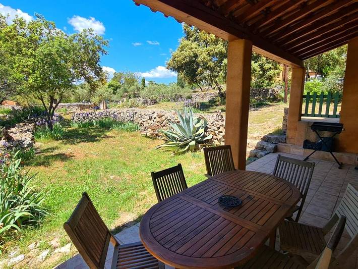 Location de vacances pour 7 personnes, avec vue ainsi que piscine et jardin, animaux acceptés à Entrecasteaux - 2