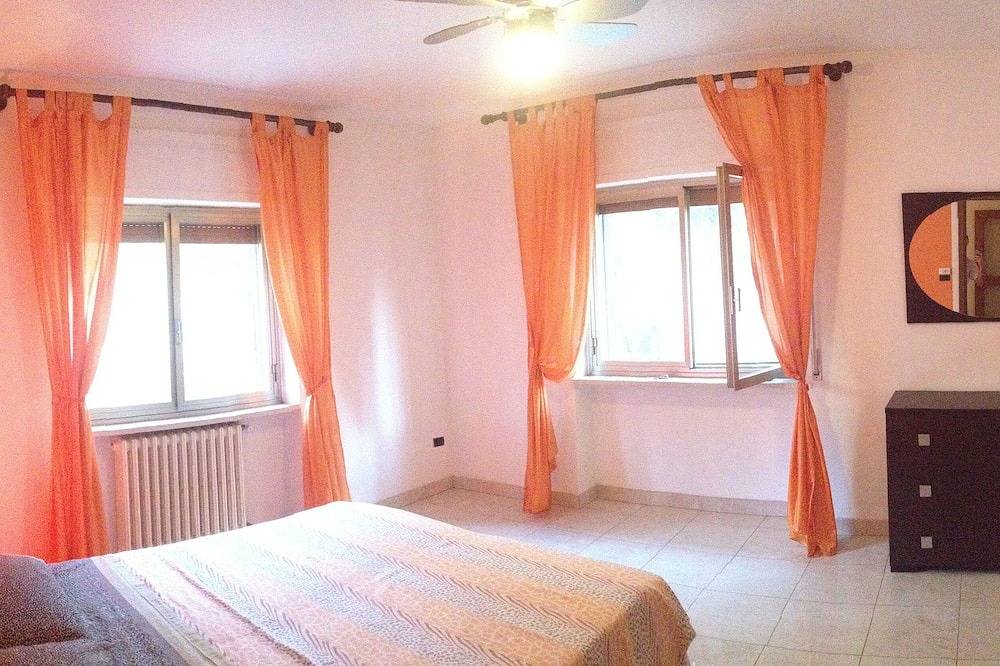 Ganze Wohnung, In der Villa, komfortable Wohnung mit Garten in Montesilvano, Pescara Provinz