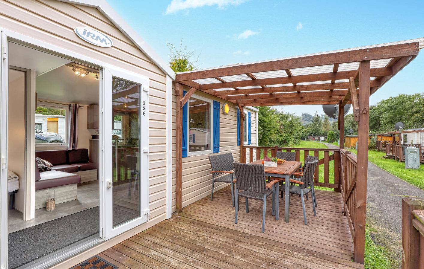 Mobil-home confortable près du centre ville avec terrasse-jardin in Irrhausen, Arrondissement d'Eifel-Bitburg-Prüm