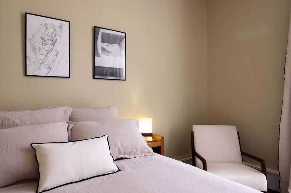 Chambre Siza - Salle d'eau privée in Montbron, Charente