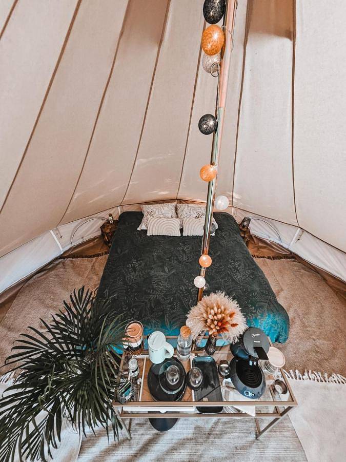 Tente pour 2 personnes, avec Jacuzzi et Terrasse ainsi que Jardin et Sauna
