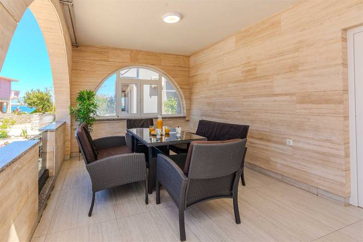 Ferienwohnung für 6 Personen, mit Balkon/Terrasse und Terrasse auf Vir