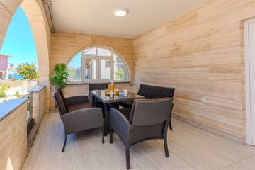 Ferienwohnung für 6 Personen, mit Terrasse und Balkon/Terrasse in Kroatien