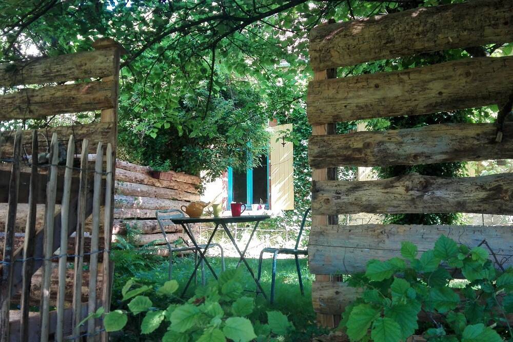 Pour les curieux d'art et de nature, au coeur d'un univers artistique in Chamesson, Région de Montbard