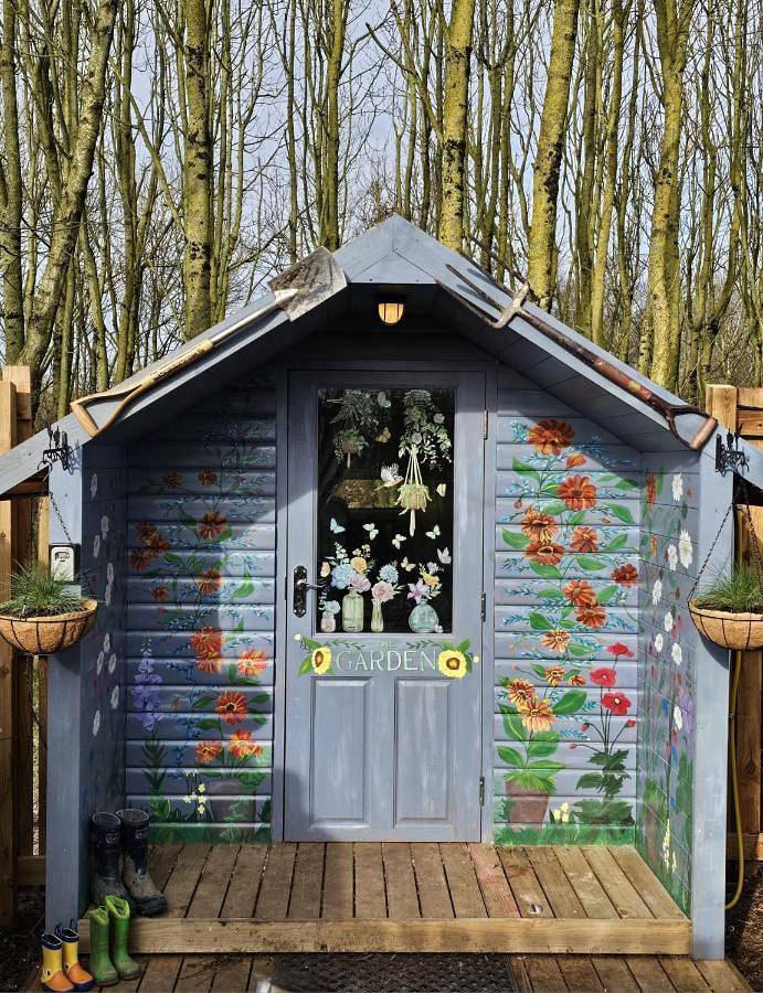 Camping for 5 people, with hot tub and garden, with pets in Lancashire