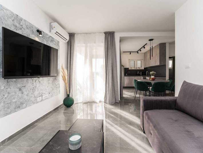Ferienwohnung für 5 Personen, mit Terrasse und Garten in Bibinje