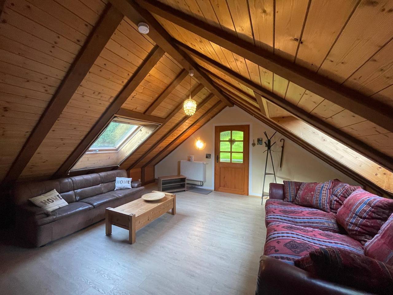 Ganze Wohnung, Ferienwohnung im Dachgeschoss am Bodensee mit Wlan und Balkon in Überlingen, Bodenseekreis