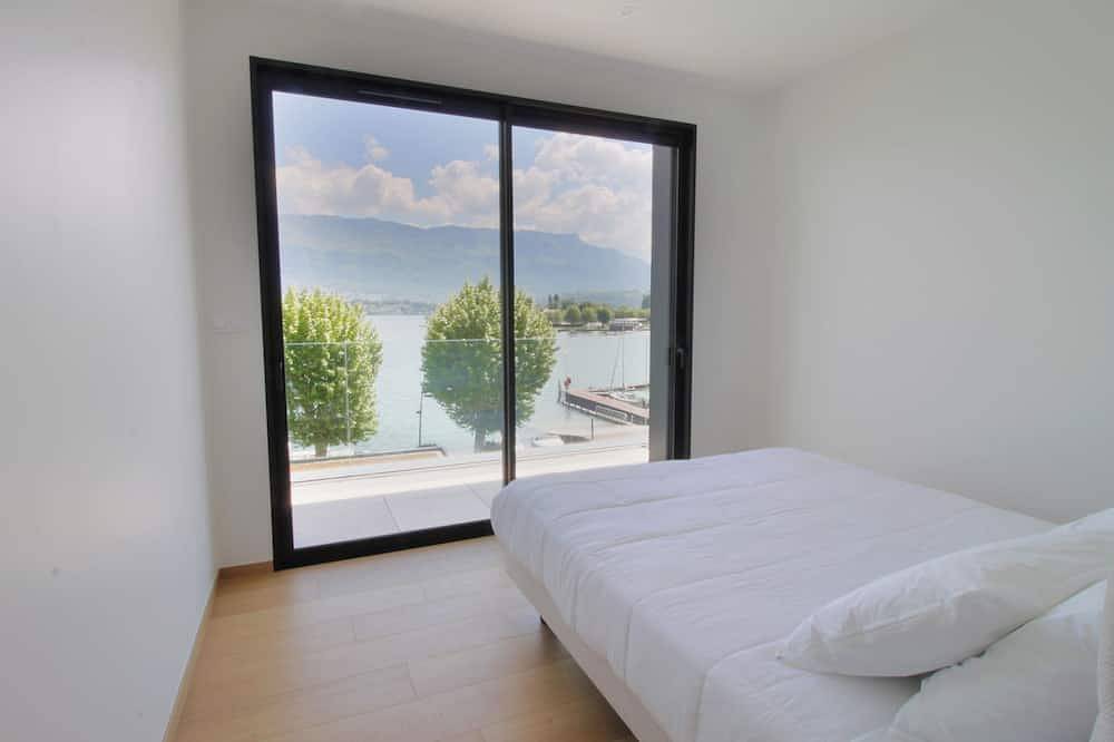 Villa d'exception Piscine vue et accès lac direct in Le Bourget-du-Lac, Chambéry region