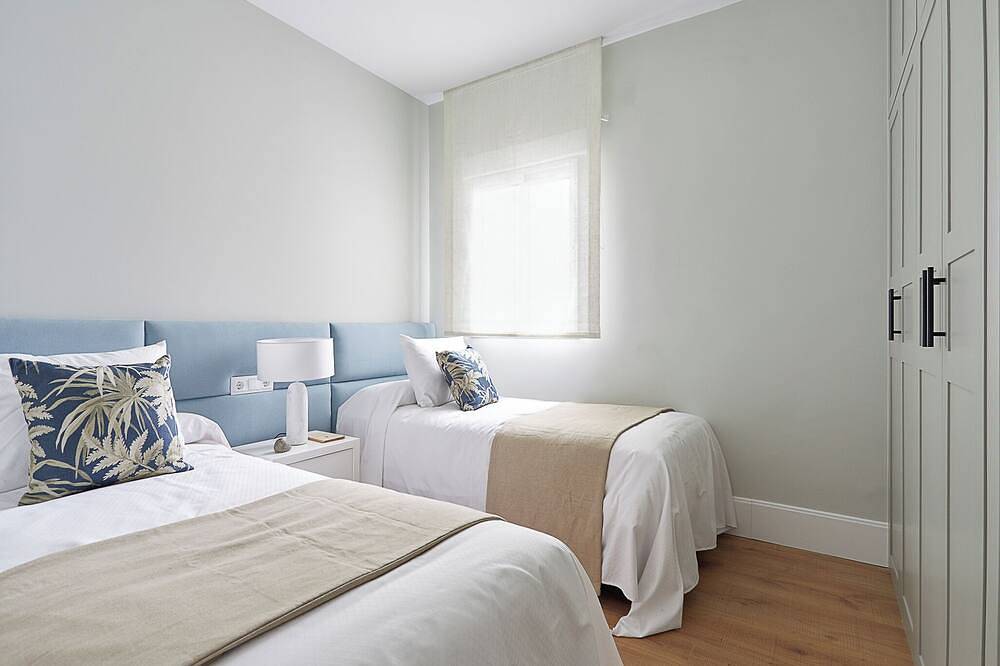 Entire apartment, Apartment between Sol and Plaza Santa Ana in Centro (Madrid), Madrid