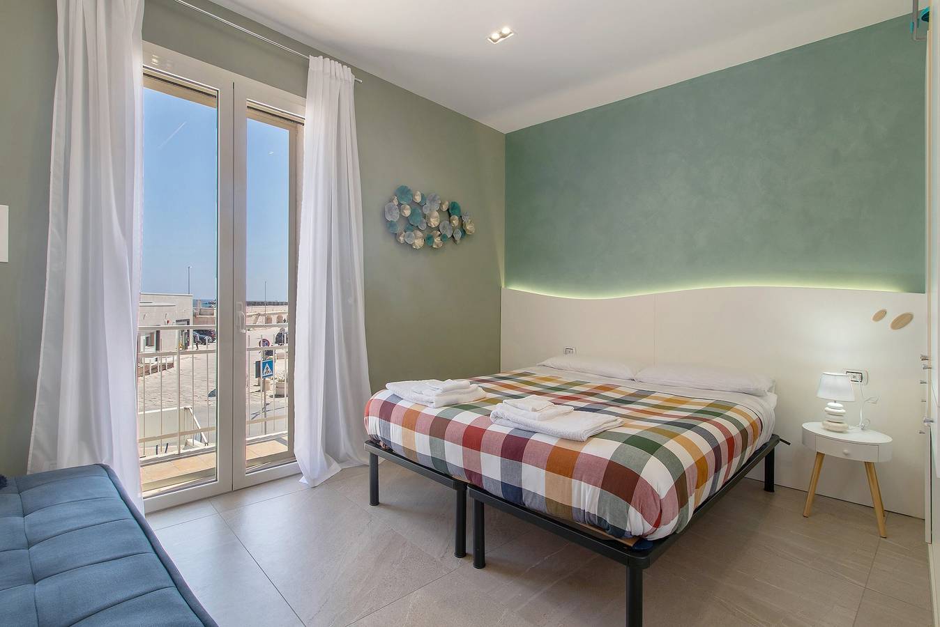 Zimmer 'Vista Mare - Pesce' mit gemeinsamer Terrasse, Wi-Fi und Klimaanlage in Mola di Bari, Bari Provinz