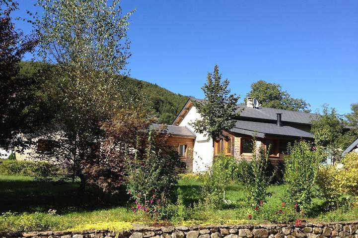 Gîte pour 4 personnes, avec jardin et terrasse à Fraisse-sur-Agout