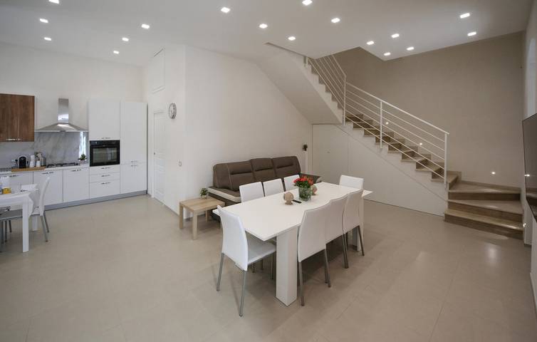 Cozy Apartment with Terrace 400m from Raganzino Beach in Pozzallo, Ragusa Province