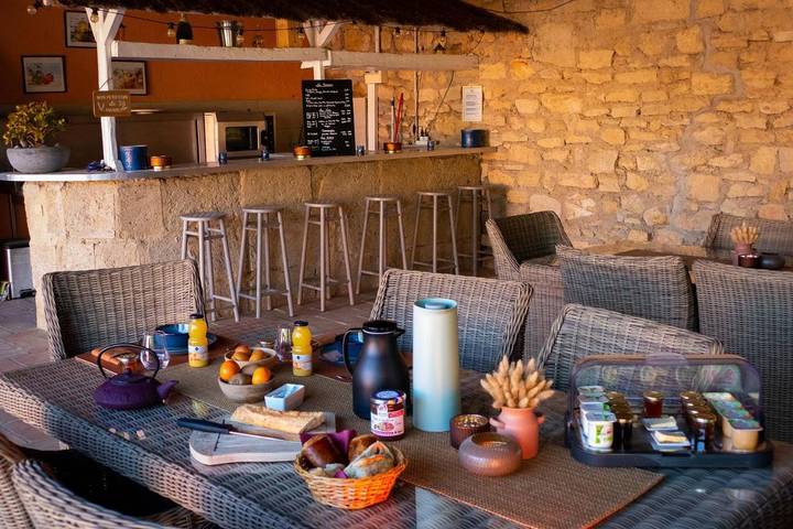 Chambre d’hôte pour 4 personnes, avec vue ainsi que piscine et jardin, animaux acceptés à Lédenon - 3