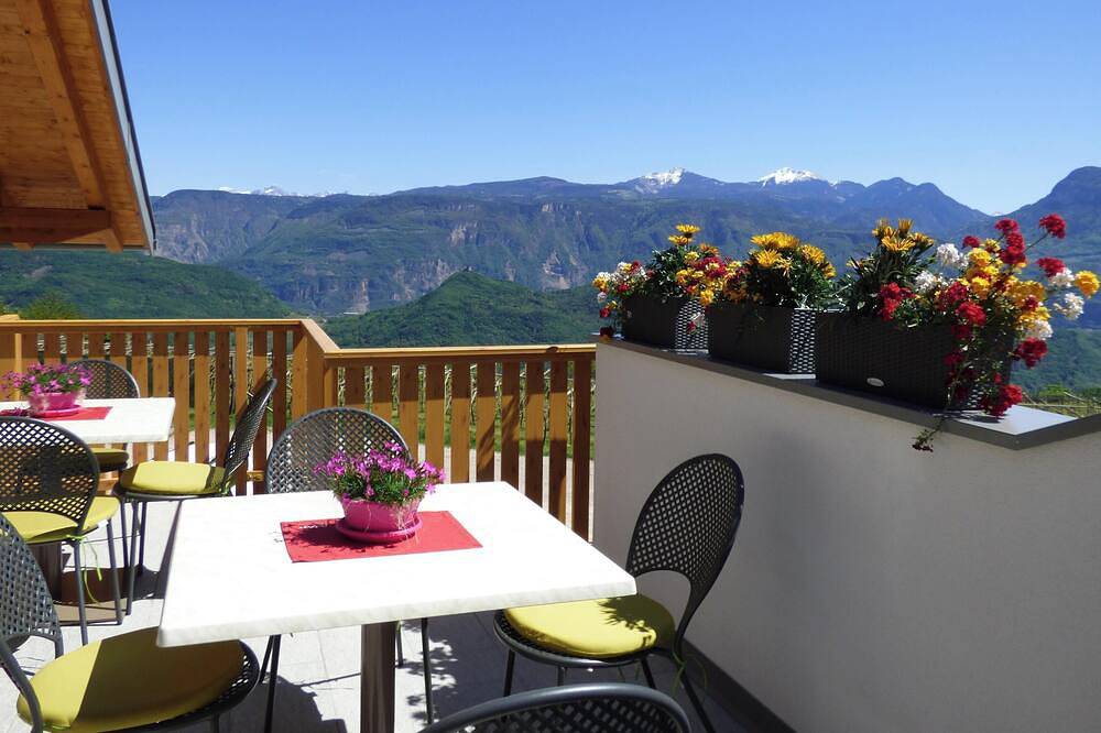 Appartement entier, Bright vacation apartment with terrace for a relaxing vacation with mountain views included in Kalterer See, Caldaro sulla Strada del Vino