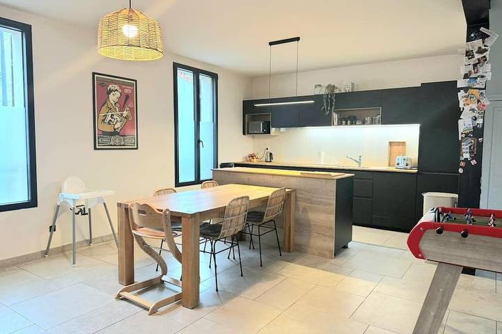 Location de vacances pour 8 personnes, avec Terrasse et Jardin à Neuilly-Plaisance