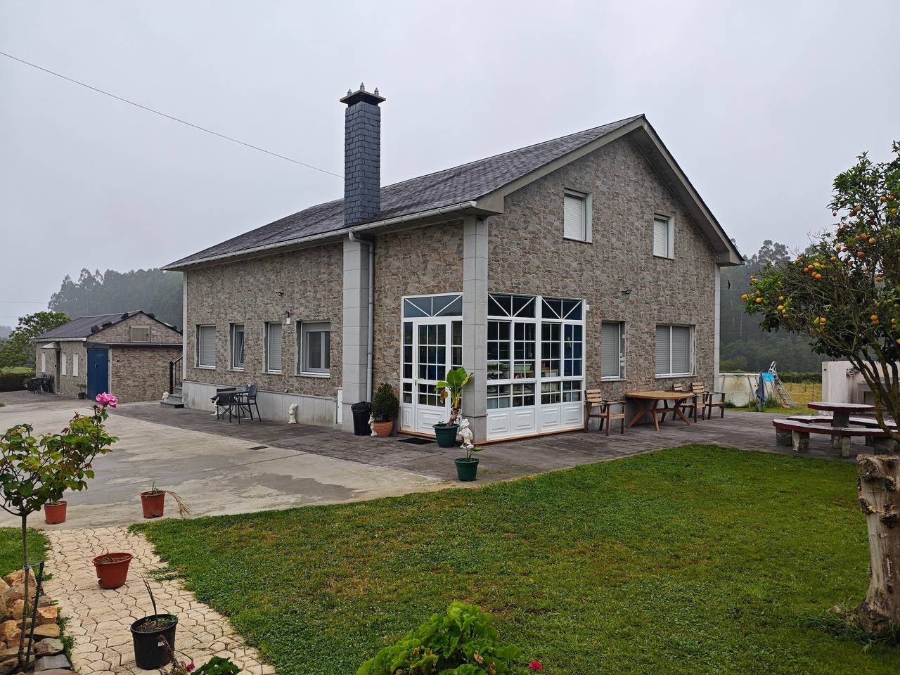 Apartamento entero, Apartamento en casa rural La Pradera con vistas a la montaña, jardín y Wi-Fi in Vilaronte, Foz