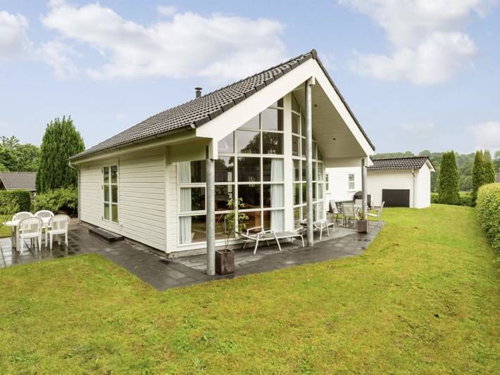 Ferienhaus für 8 Personen, mit Whirlpool und Terrasse in Loddenhøj