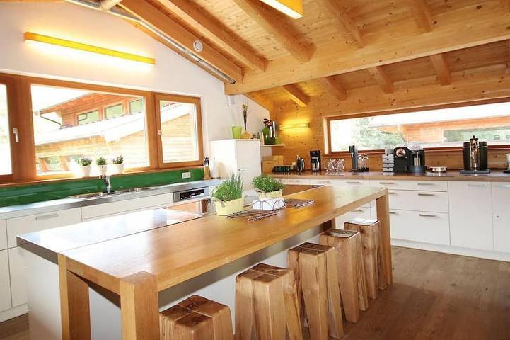 Chalet voor 18 personen, met sauna en terras in Flachau
