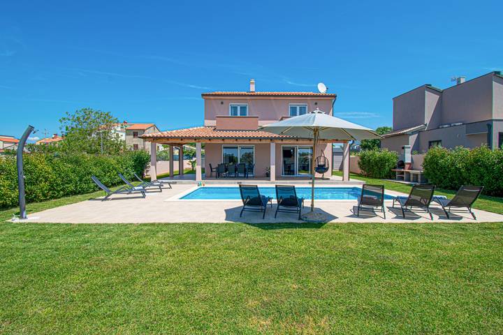 Ferienhaus für 8 Personen, mit Balkon und Terrasse sowie Garten und Pool in Pula - 3