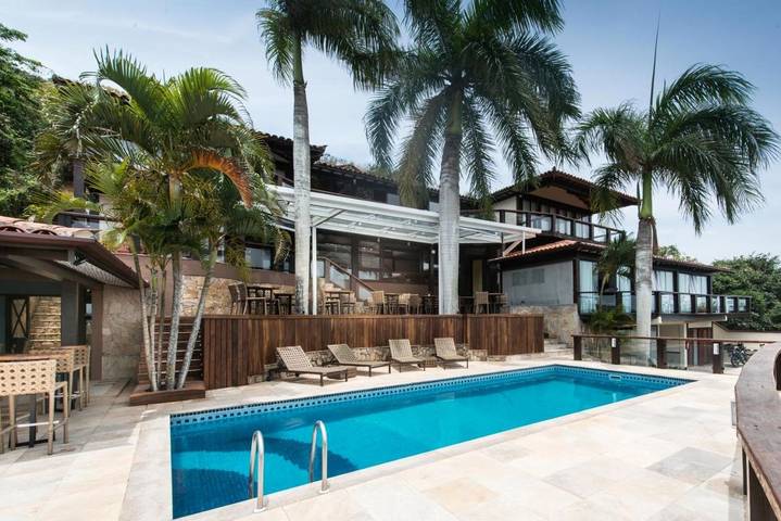 Pousadas para 2 pessoas, com jardim e sauna e ainda piscina na Praia Brava RJ